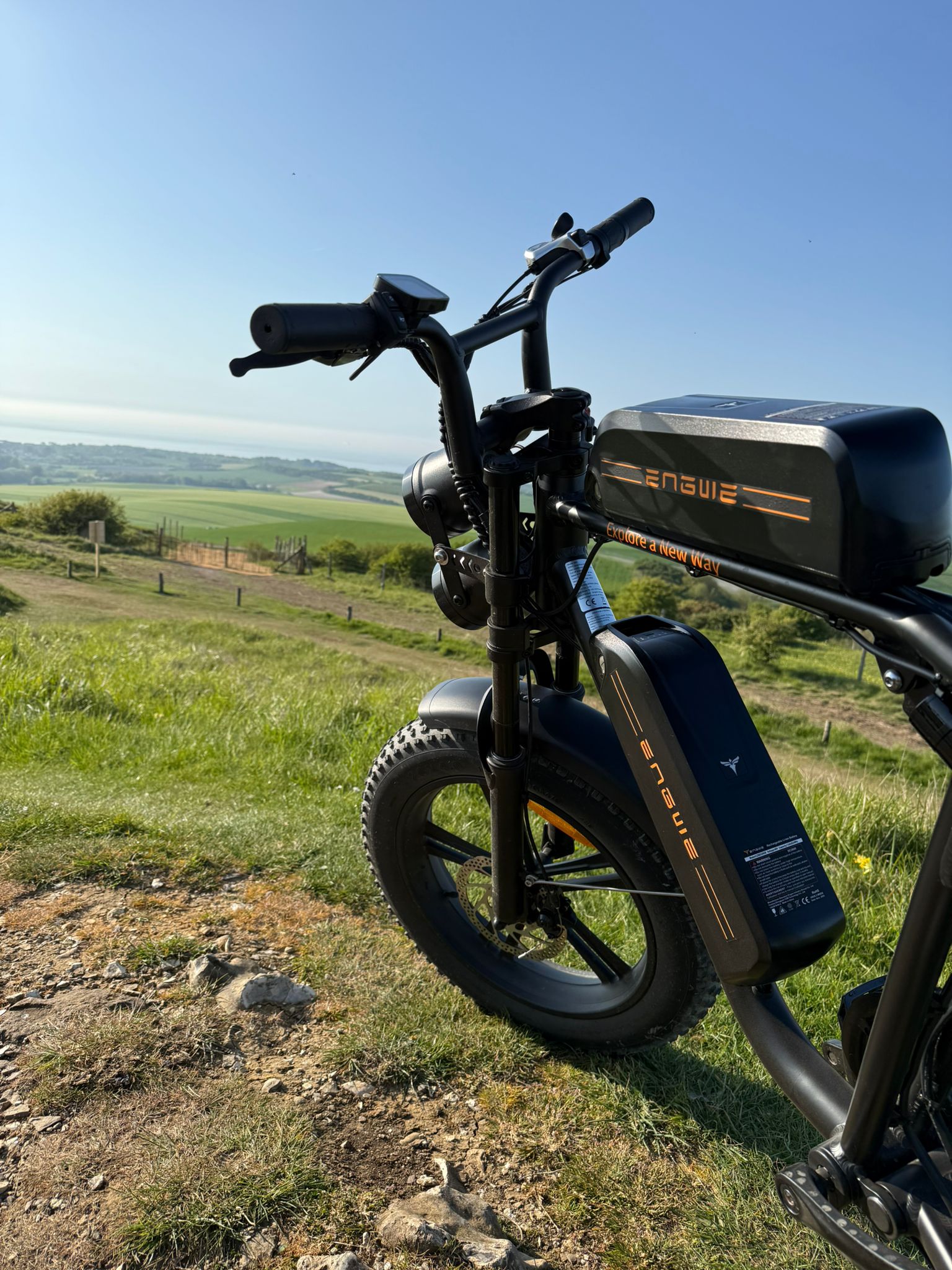 Vélo ENGWE gros plan vue vallée